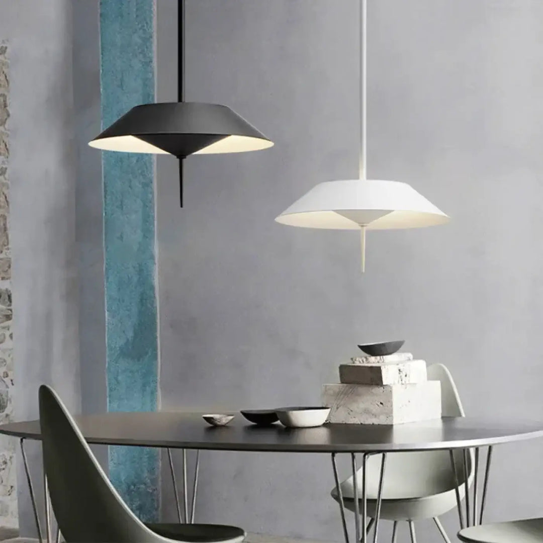 Suspension luminaire en métal doré au style moderne noir