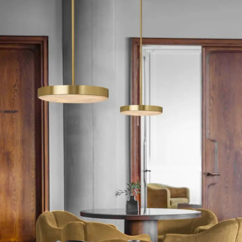 Suspension luminaire en métal avec lampe en marbre design