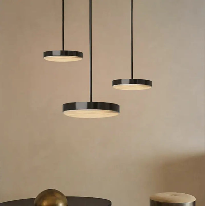 Suspension luminaire en métal avec lampe en marbre design