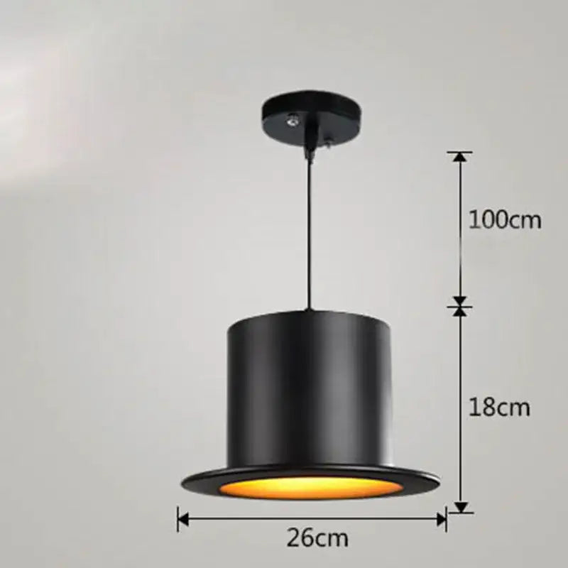 Suspension luminaire métal noir avec réflecteur doré chaleureux