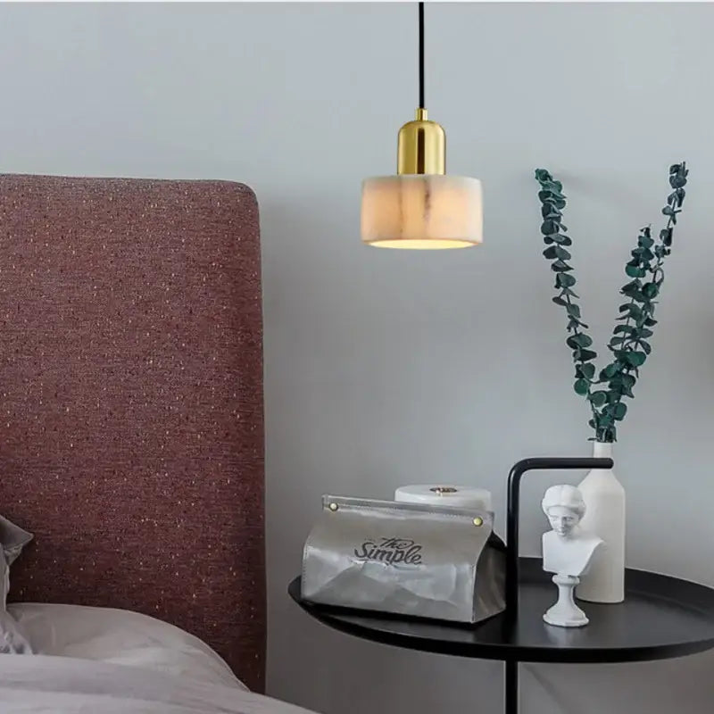 Suspension luminaire minimaliste vert ou blanc pour cuisine tendance

