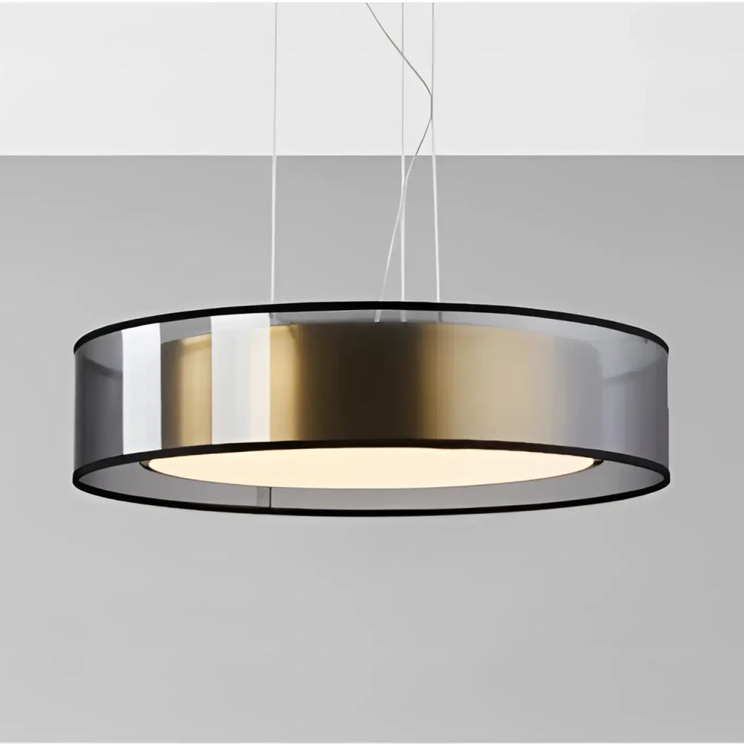 Suspension luminaire kylos avec cadre métallique doré et noir, verre fumé transparent et lumière chaude douce