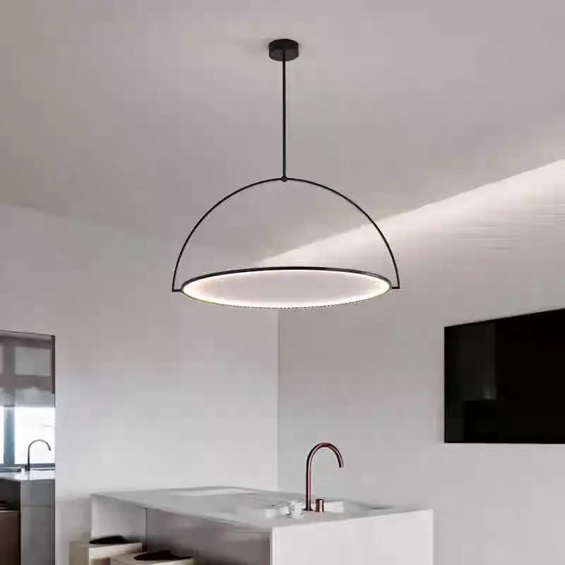 Suspension luminaire moderne design sculptural cercle noir

