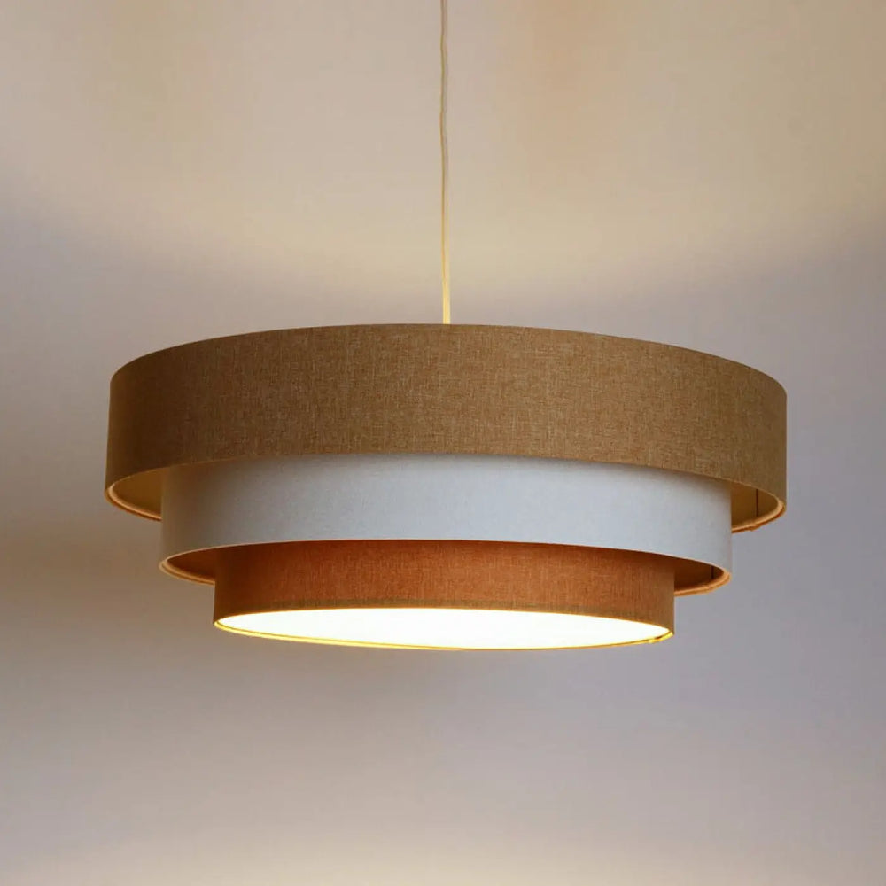 Suspension luminaire moderne triniti boho elegant avec anneaux beige moutarde crème en tissu texturé et lumière douce intérieure