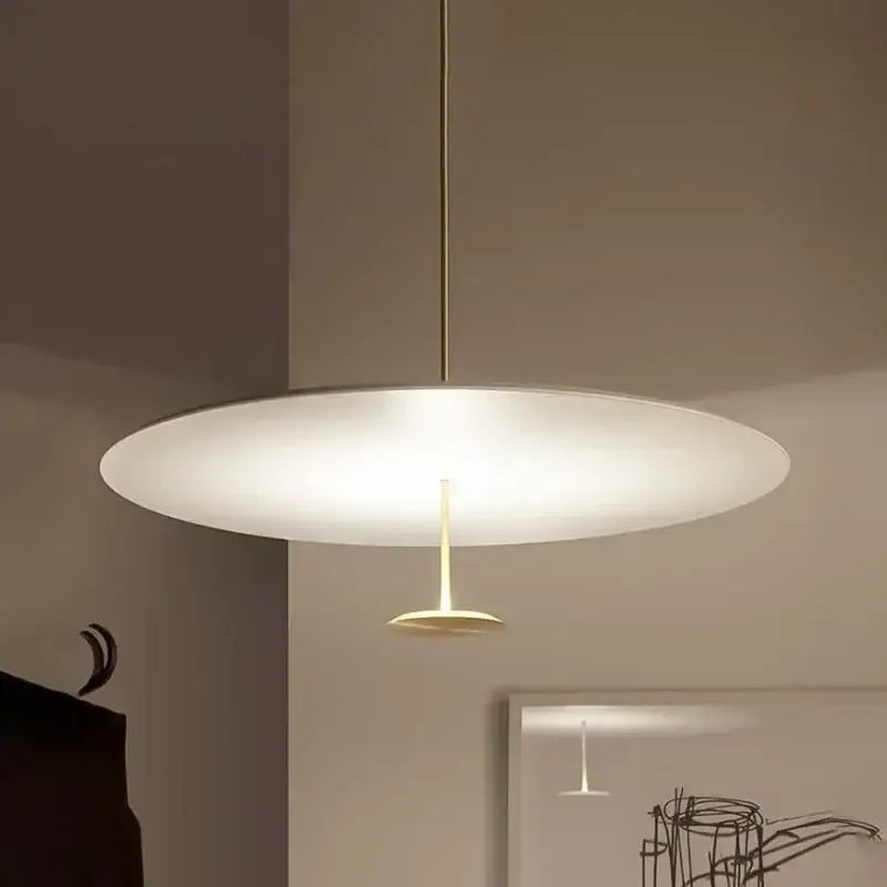 Suspension luminaire moderne avec une silhouette de disque plat

