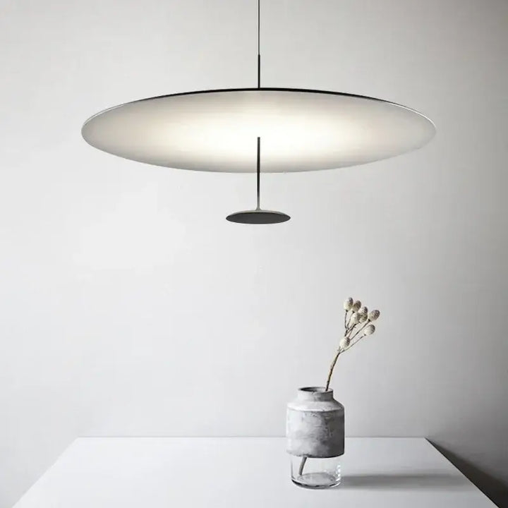 Suspension luminaire moderne avec une silhouette de disque plat

