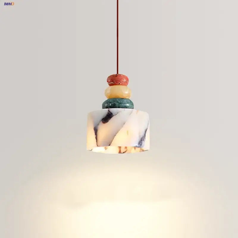 Suspension luminaire noir et blanc avec 3 boules colorées