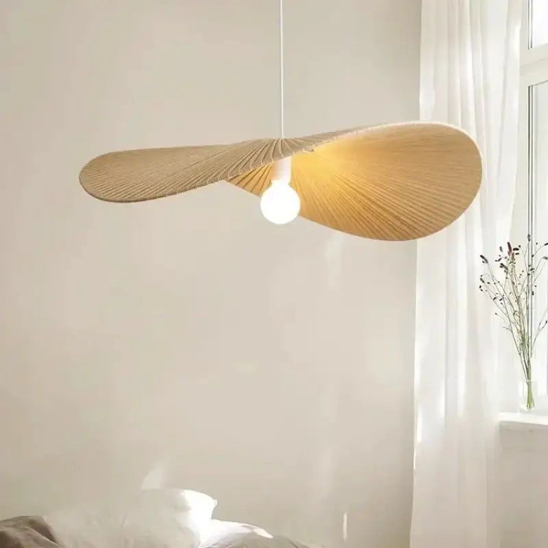 Suspension luminaire ondulée style japandi bois clair beige