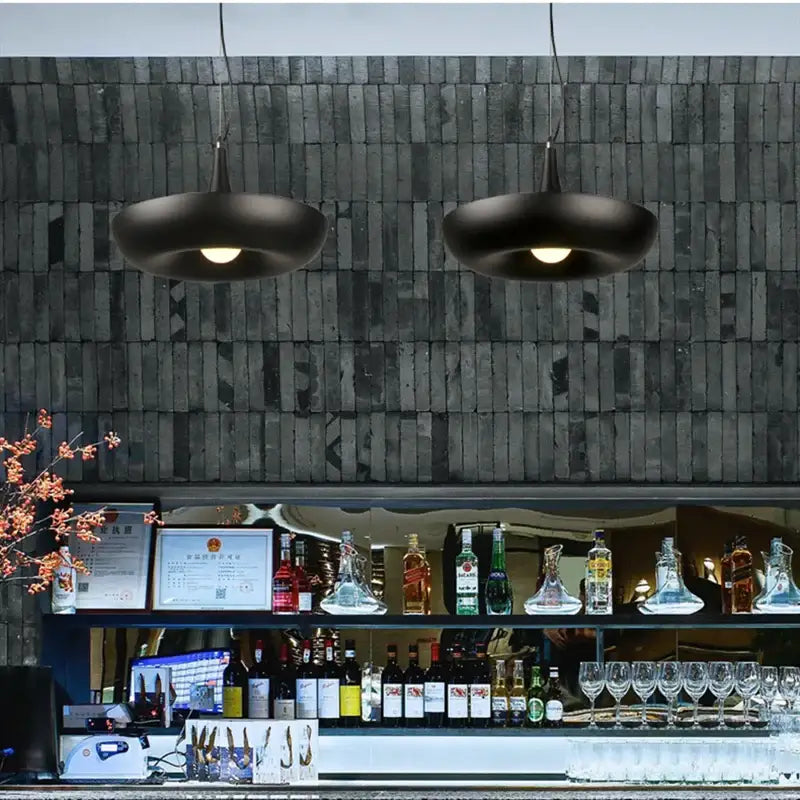 Suspension luminaire pour plantes rampantes d'intérieur

