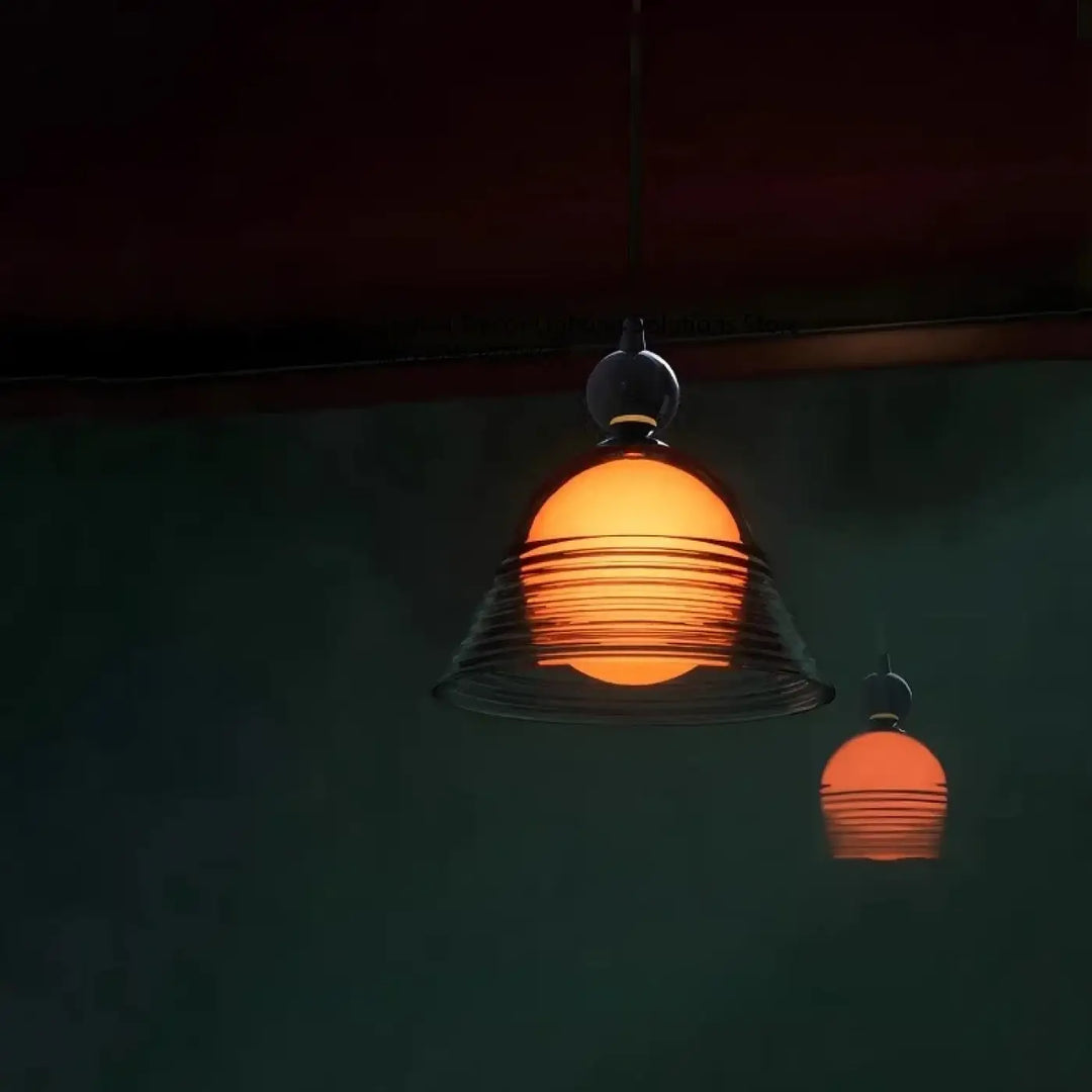 Suspension luminaire style rétro en verre ambré avec design côtelé concentrique et fixation métal sombre modèle sunli