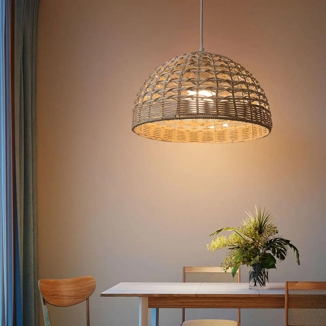 Suspension luminaire en rotin au design naturel pour salle à manger