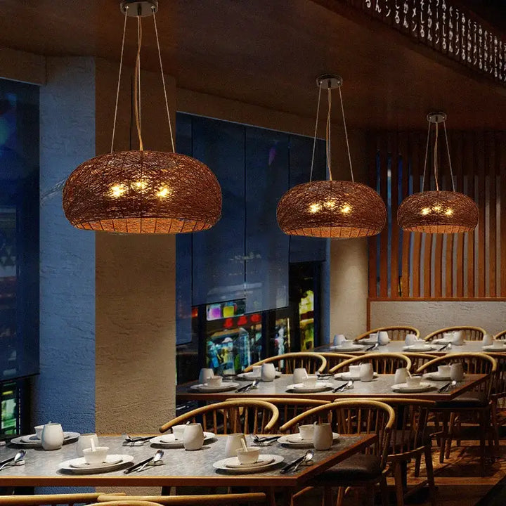 Suspension Luminaire en rotin tressé en forme ovale et zen

