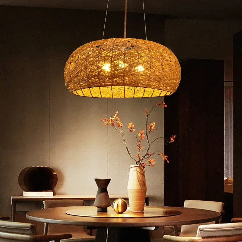 Suspension Luminaire en rotin tressé en forme ovale et zen

