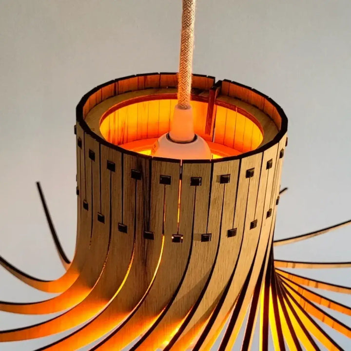Suspension rotond en bouleau fsc avec bois naturel et lumière chaude orange intégrée ø75cm
