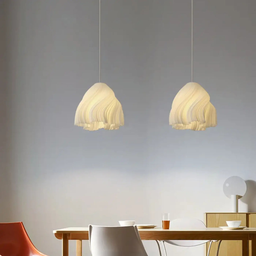 Suspension luminaire wavel type lampe en tissu superposé couleur écru pour décoration élégante de chambre