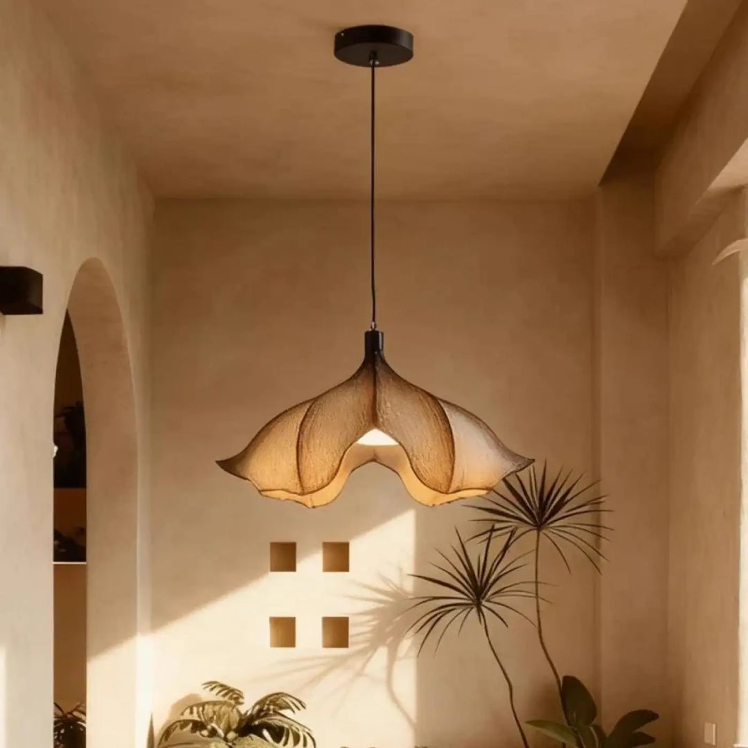 Suspension luminaire petunia style floral avec abat-jour en tissu tissé chaud et structure métal noir pour décoration intérieure