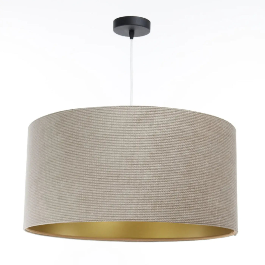Suspension luminaire en tissu beige texturé avec intérieur doré et fixation plafond noire style moderne chic