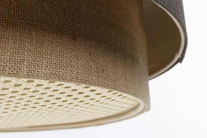 Suspension luminaire duo rattan en tissu graphite avec intérieur beige apporte en raphia tissé et extérieur gris foncé