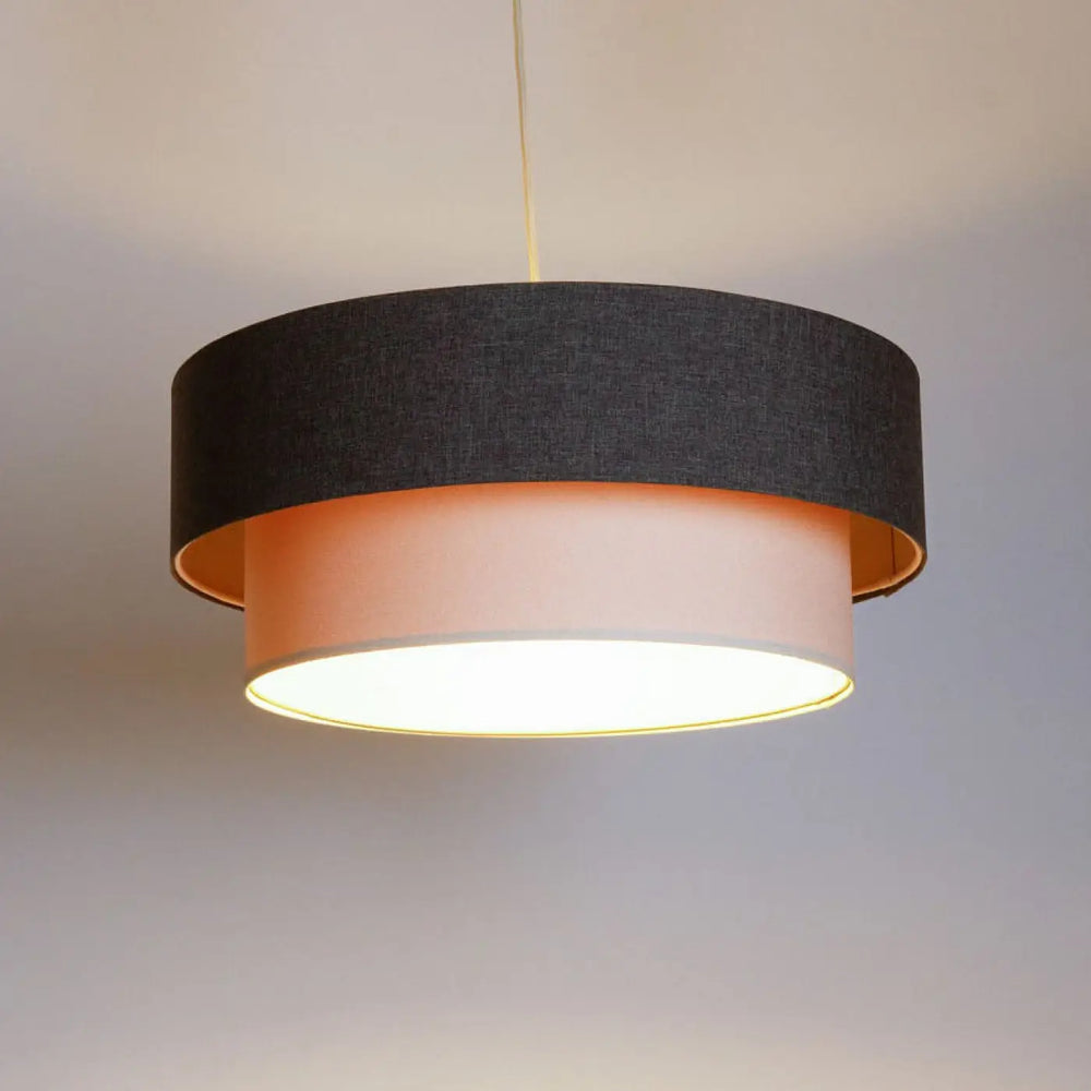 Suspension luminaire duo boho élégant tissu graphite avec double diffuseur gris foncé texturé et doublure pêche chaude