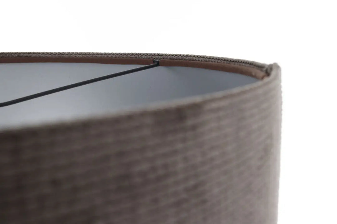 Suspension luminaire tissu gris marron avec abat-jour en velours structuré gris marron à couture renforcée
