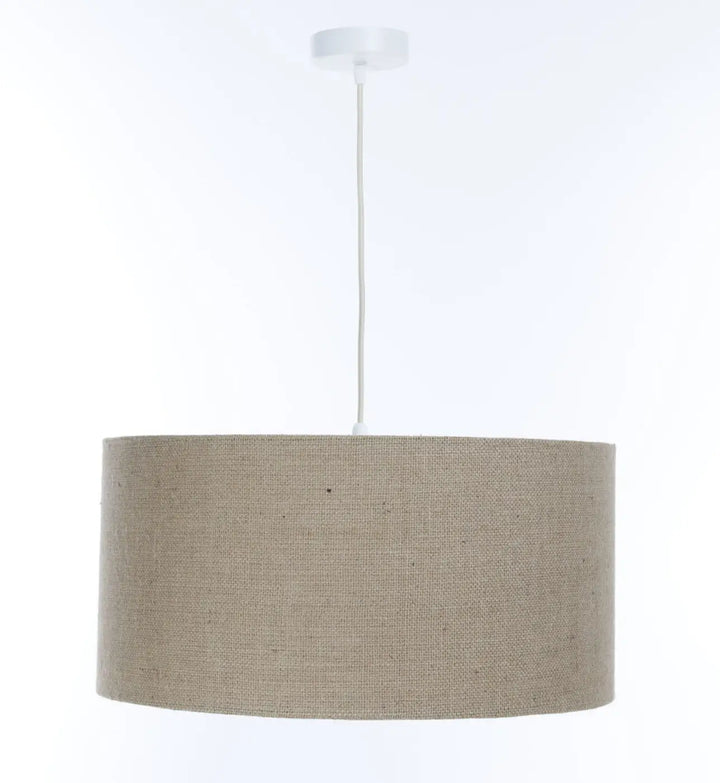 Suspension luminaire cylindrique en tissu taupe beige minimaliste chic avec monture blanche au plafond