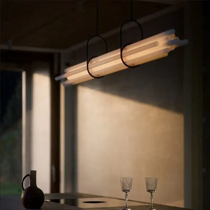 Suspension luminaire tubulaire design noir et blanc chic