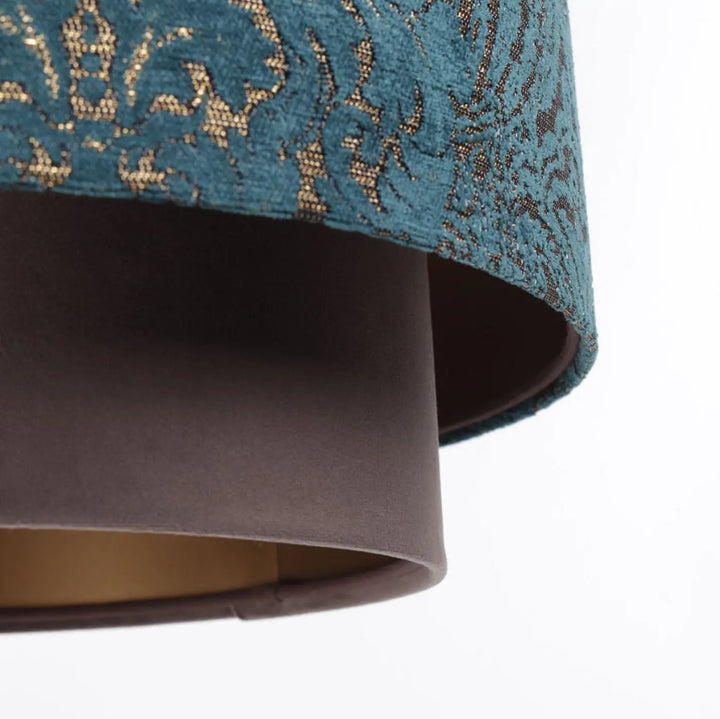 Suspension luminaire doblo en tissu turquoise avec motifs brodés dorés et intérieur en velours marron