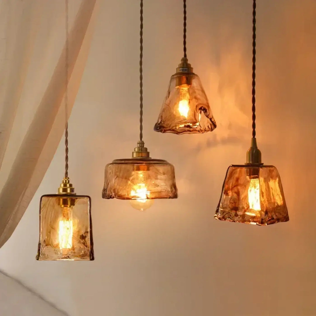 Suspension luminaire en verre ambré au design rétro chic
