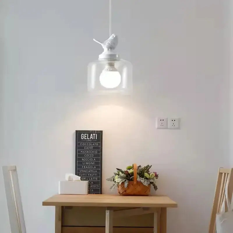 Suspension luminaire en verre avec décor oiseau blanc moderne