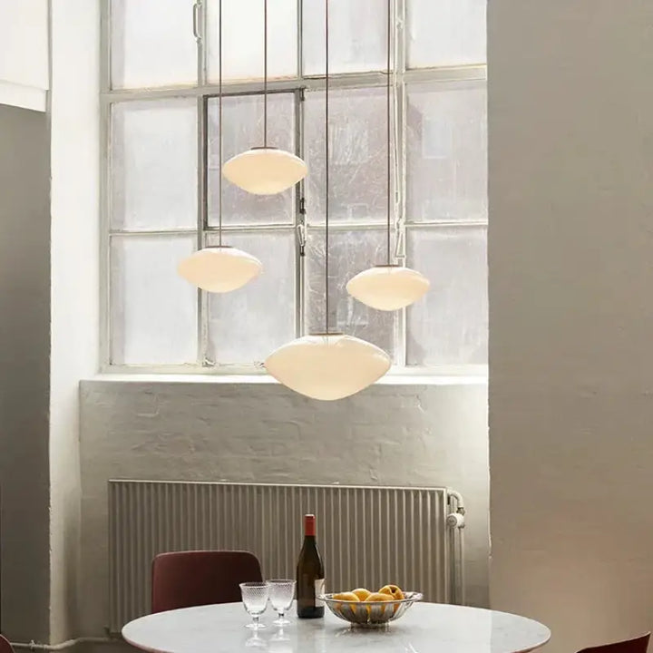 Suspension luminaire en verre opale au design contemporain blanc
