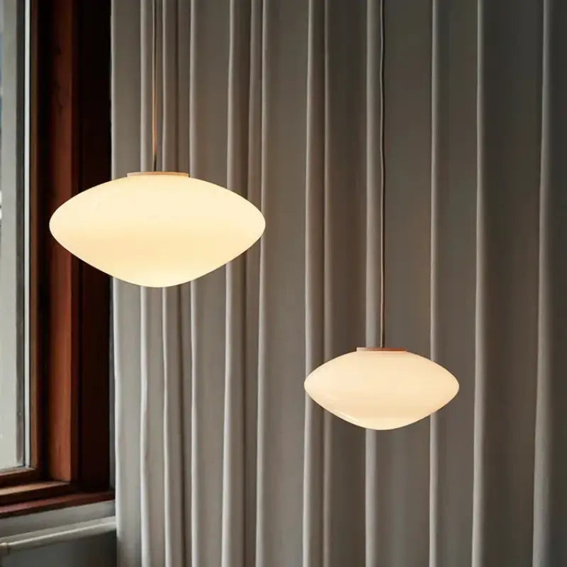 Suspension luminaire en verre opale au design contemporain blanc