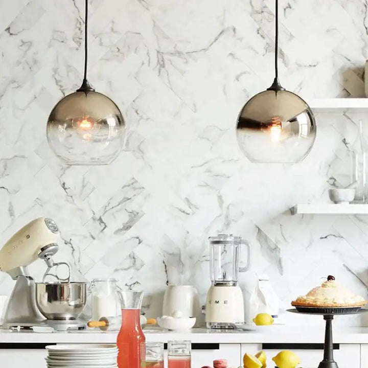 Suspension luminaire en verre rond teinté en doré, argent ou rose gold

