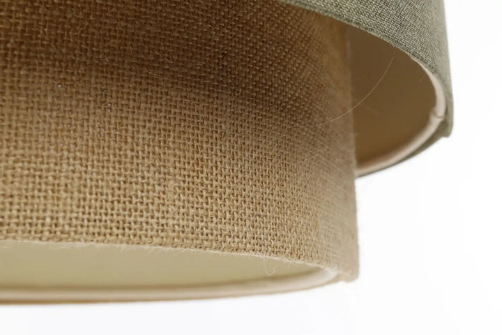 Suspension luminaire duo boho elegant en beige avec abat-jour en toile de jute naturelle au fini doux et tissé subtil