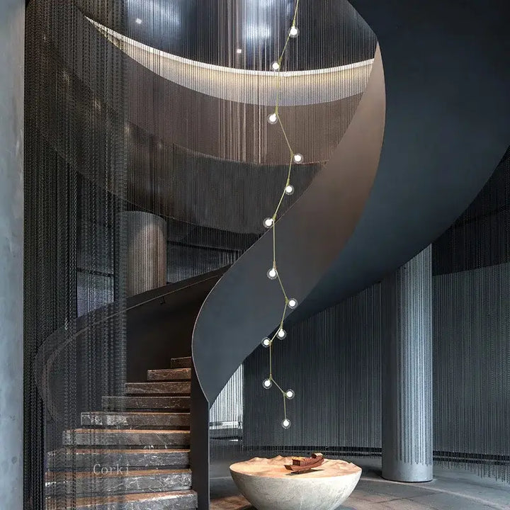 Suspension luminaire verticale en boules opales et laiton