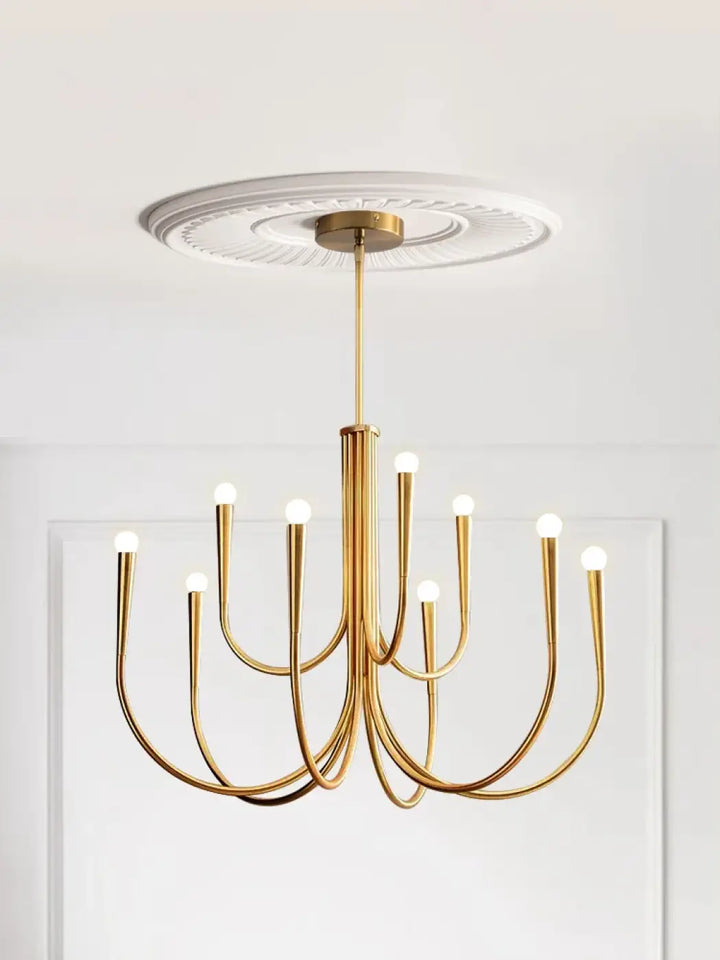 Suspension lustre en métal doré au design chandelier revisité

