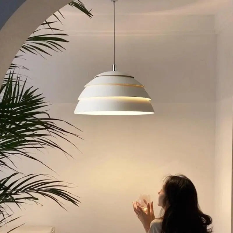 Suspension Minimaliste A Lamelles Superposées
