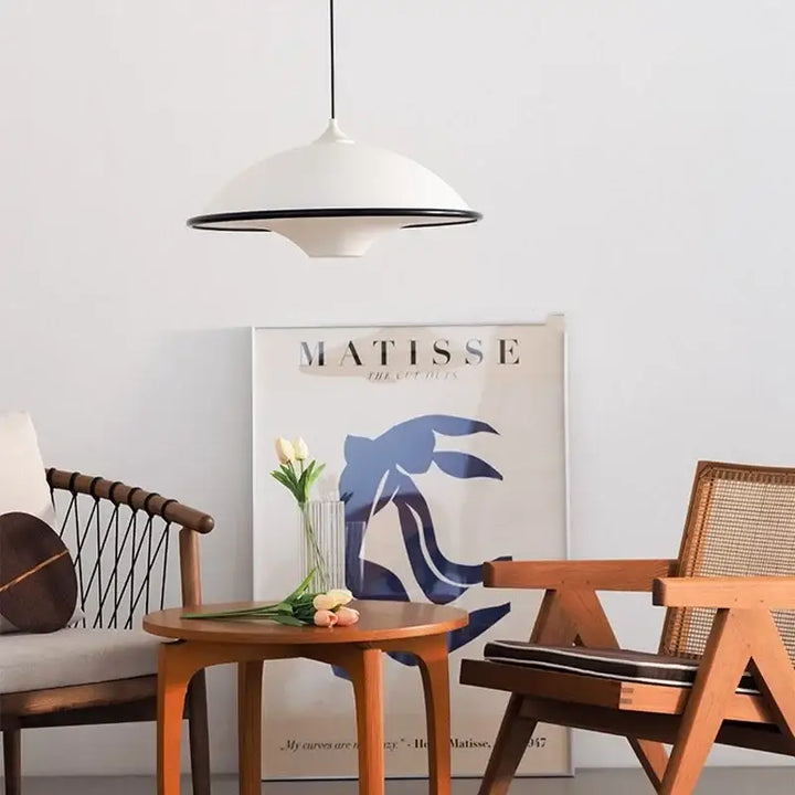 Suspension moderne blanche design épuré salle à manger

