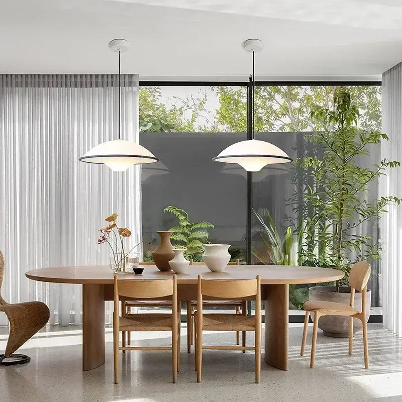 Suspension moderne blanche design épuré salle à manger

