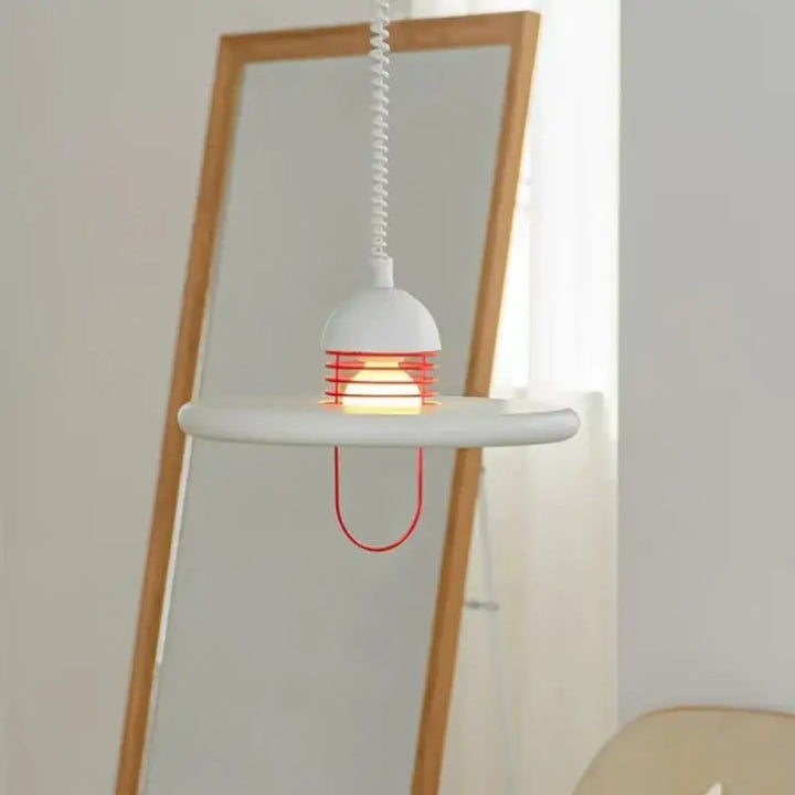 Suspension moderne blanche et rouge en forme de disque épurée