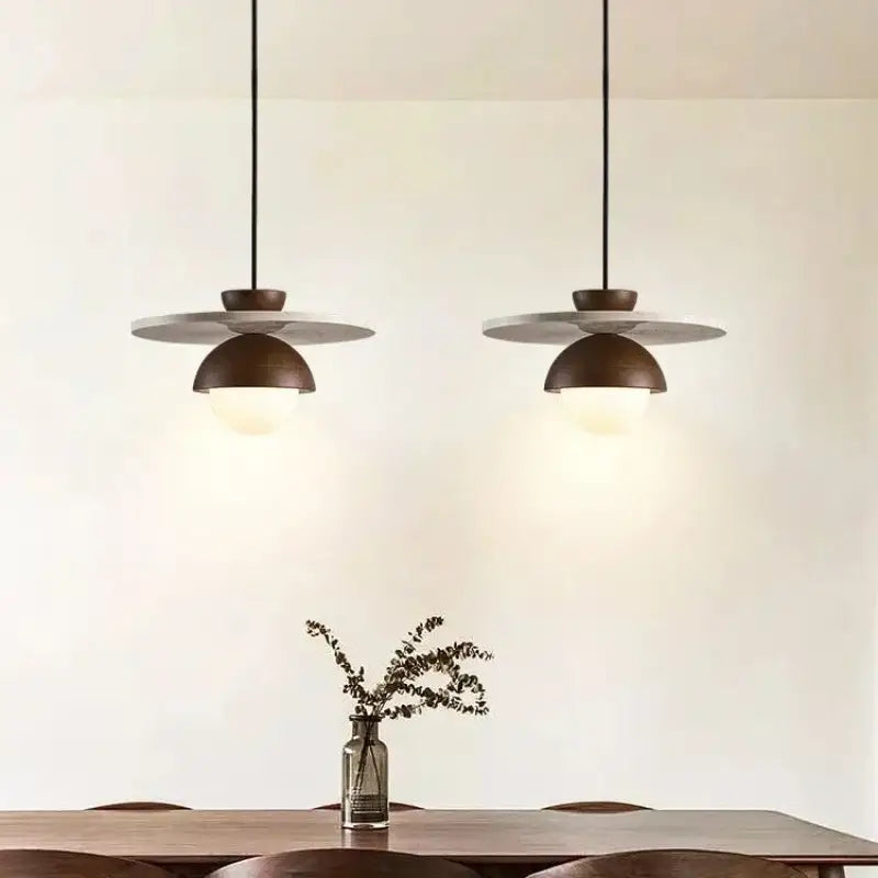 Suspension moderne bois et disque blanc avec globe lumineux décoratif

