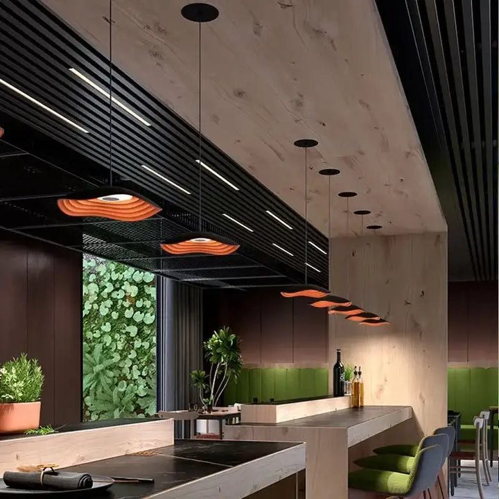 Suspension moderne design ondulé cuisine îlot

