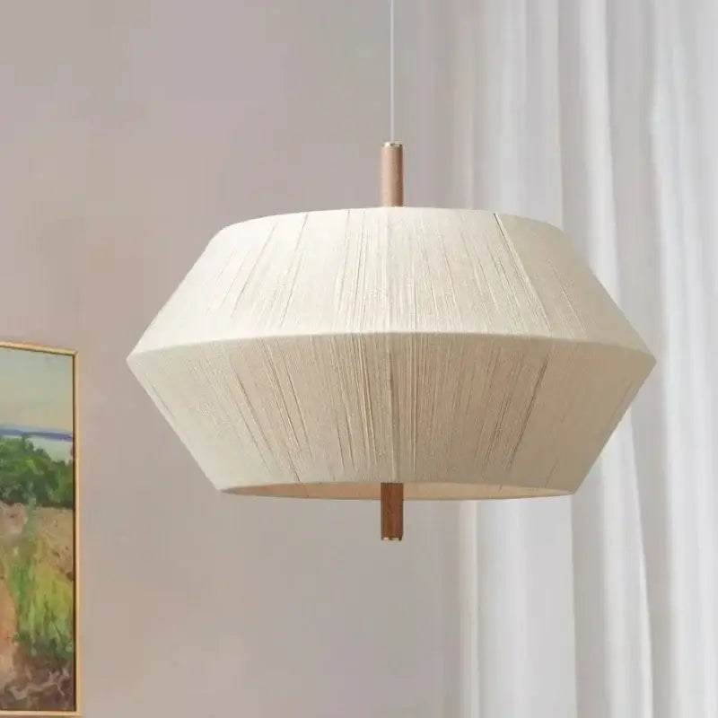 Suspension moderne en lin beige et blanc avec détails en bois