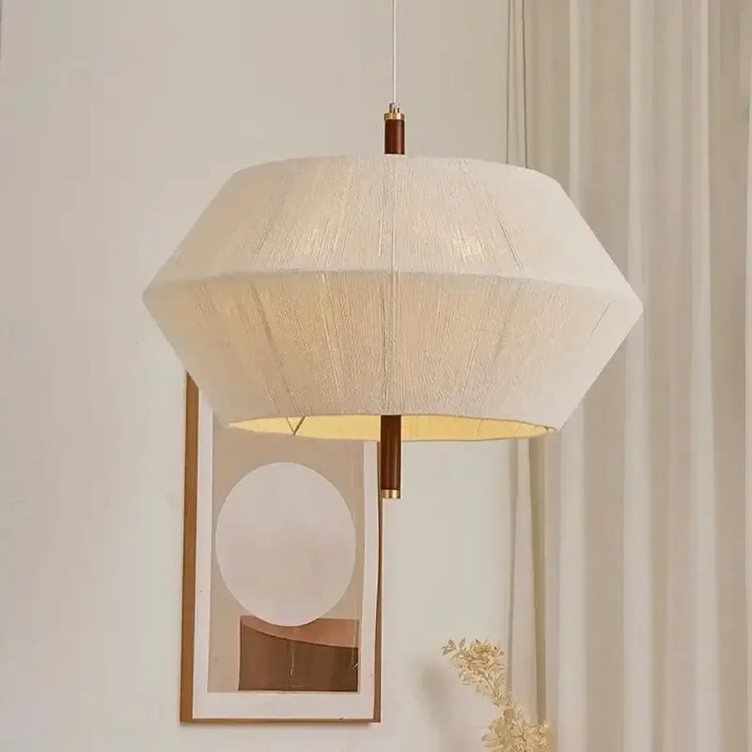 Suspension moderne en lin beige et blanc avec détails en bois