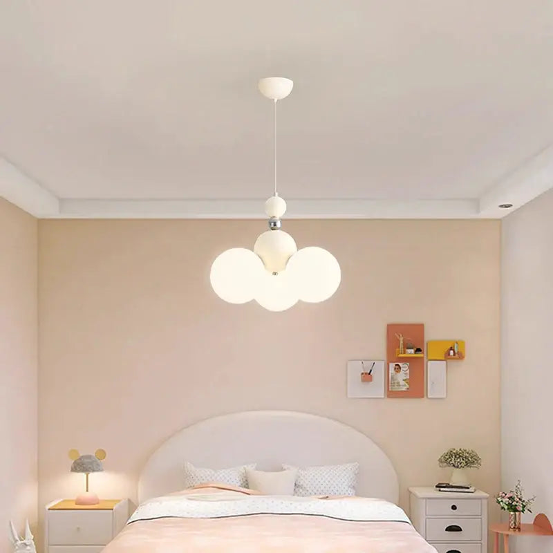 Suspension Moderne Trois Globes Blancs Style Ludique Enfantin

