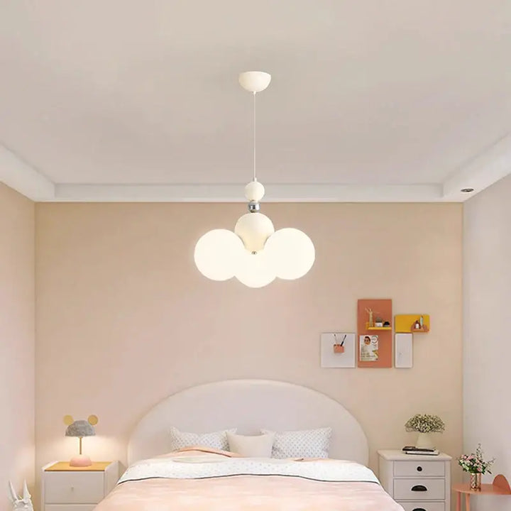 Suspension Moderne Trois Globes Blancs Style Ludique Enfantin

