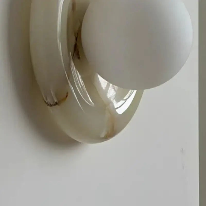 Suspension murale en marbre avec lumière en verre design élégant