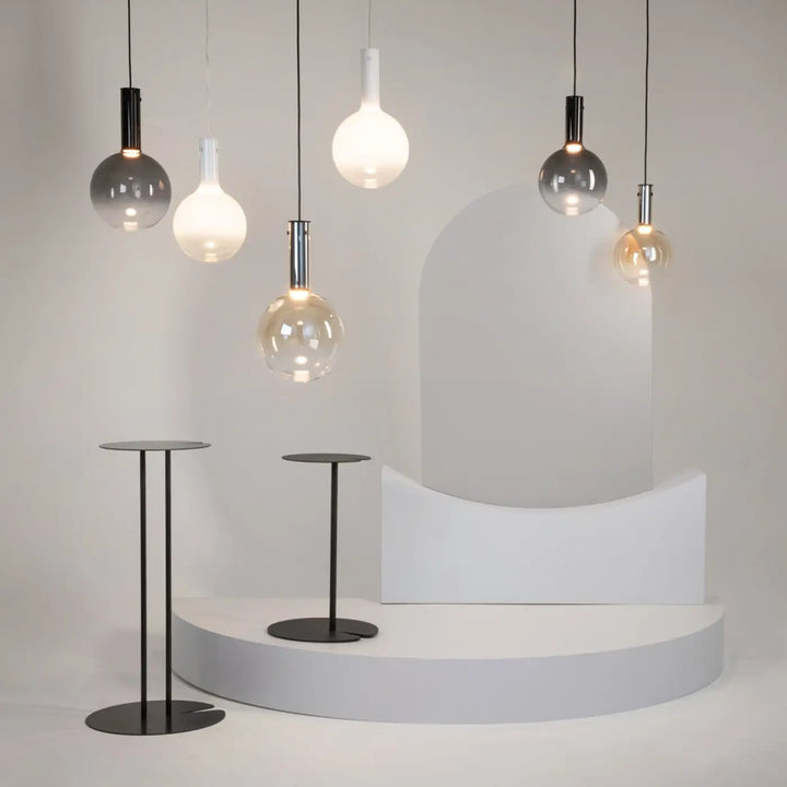 Suspension nebula led avec globes en verre dépoli et fumé, monture métal noir, éclairage blanc chaud ou froid