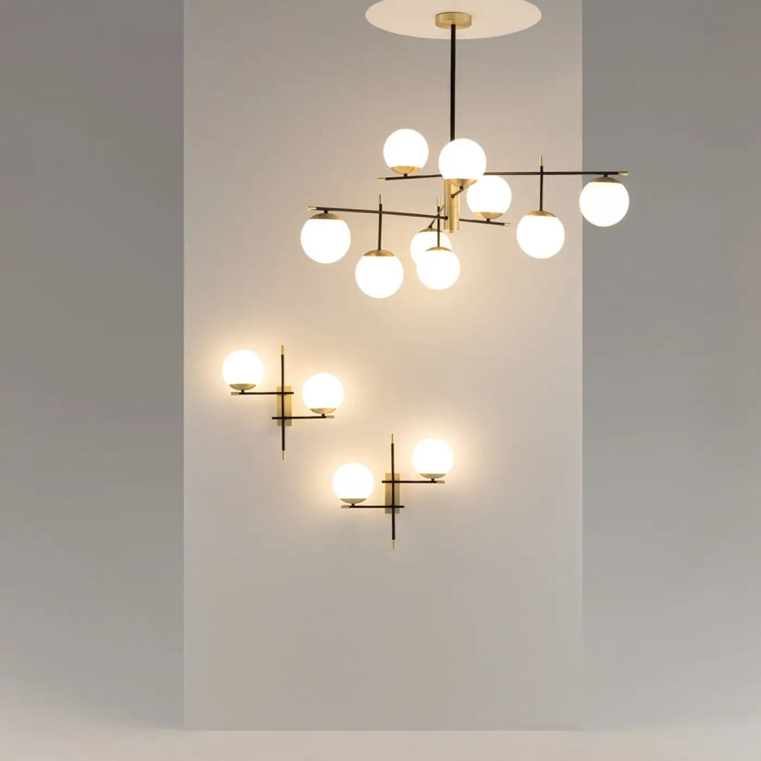 Suspension luminaire nostalgia xxl en laiton avec neuf globes en verre dépoli et appliques assorties en acier noir