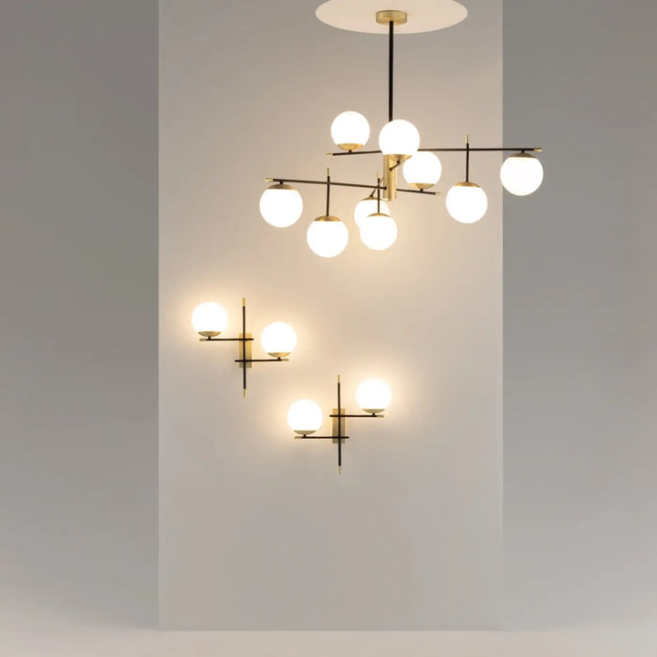 Suspension luminaire nostalgia xxl en laiton avec neuf globes en verre dépoli et appliques assorties en acier noir