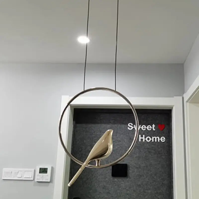 Suspension oiseaux dorés design cercle élégant style moderne poétique